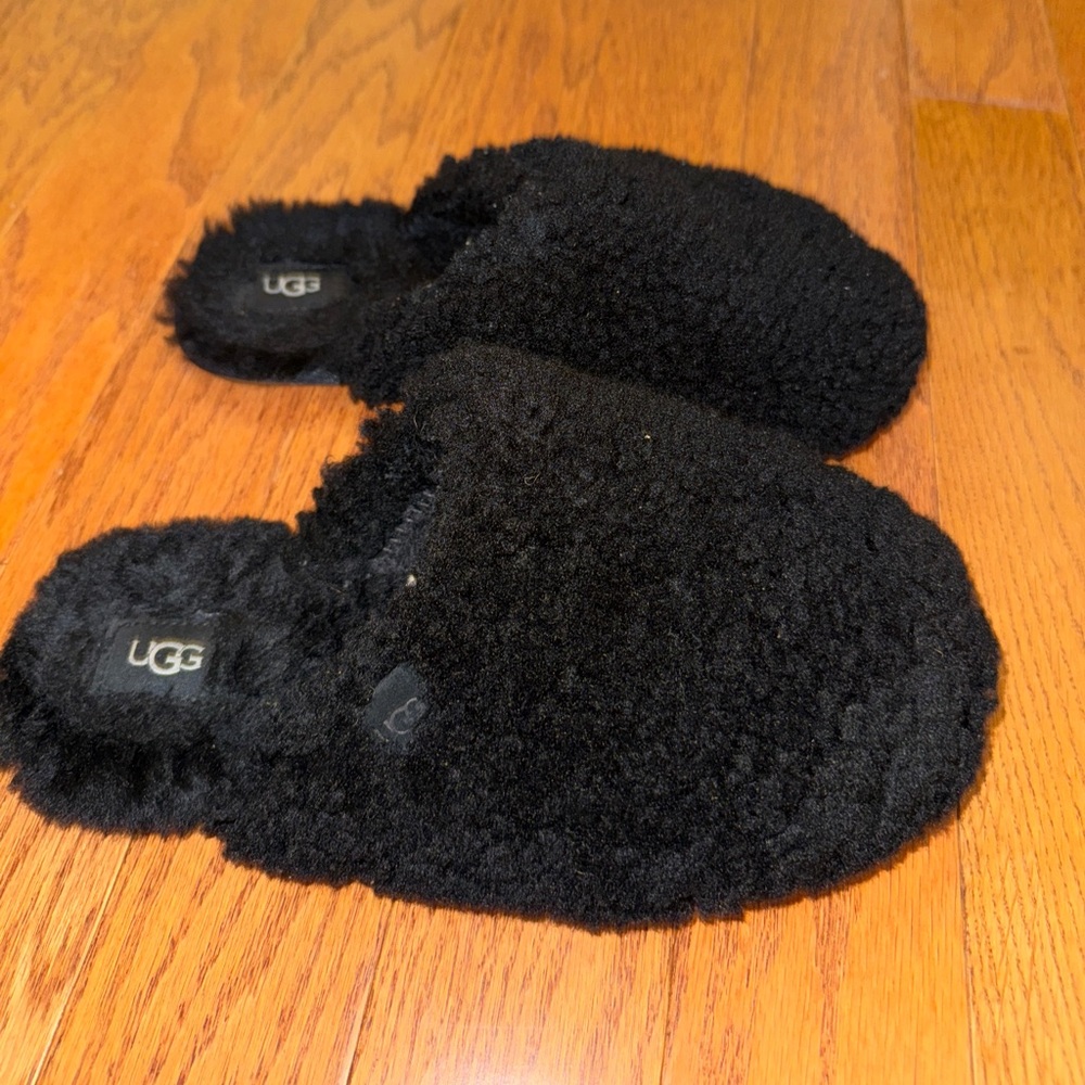 Ugg Fluffy Slippers